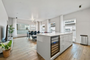 Elegant & Expansive City Center Oasis